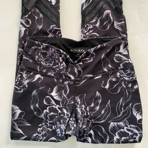 IDEOLOGY BLACK FLORAL PRINT LEGGINGS SIZE EXTRA SMALL